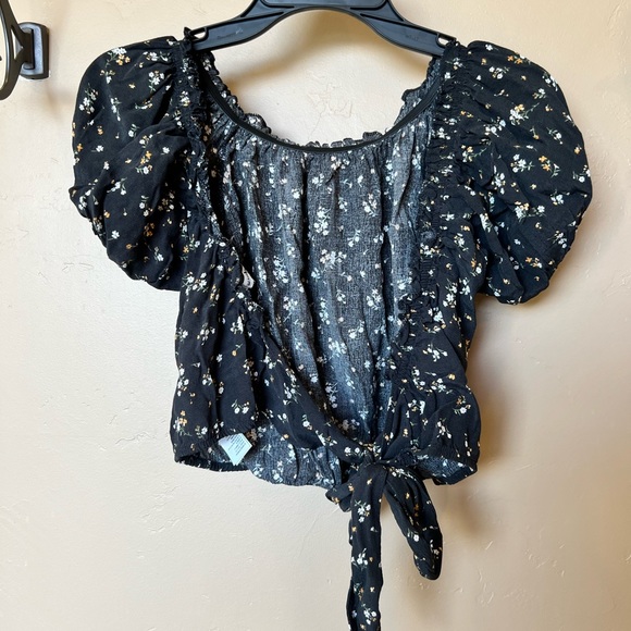 American Eagle Top - Picture 2 of 2